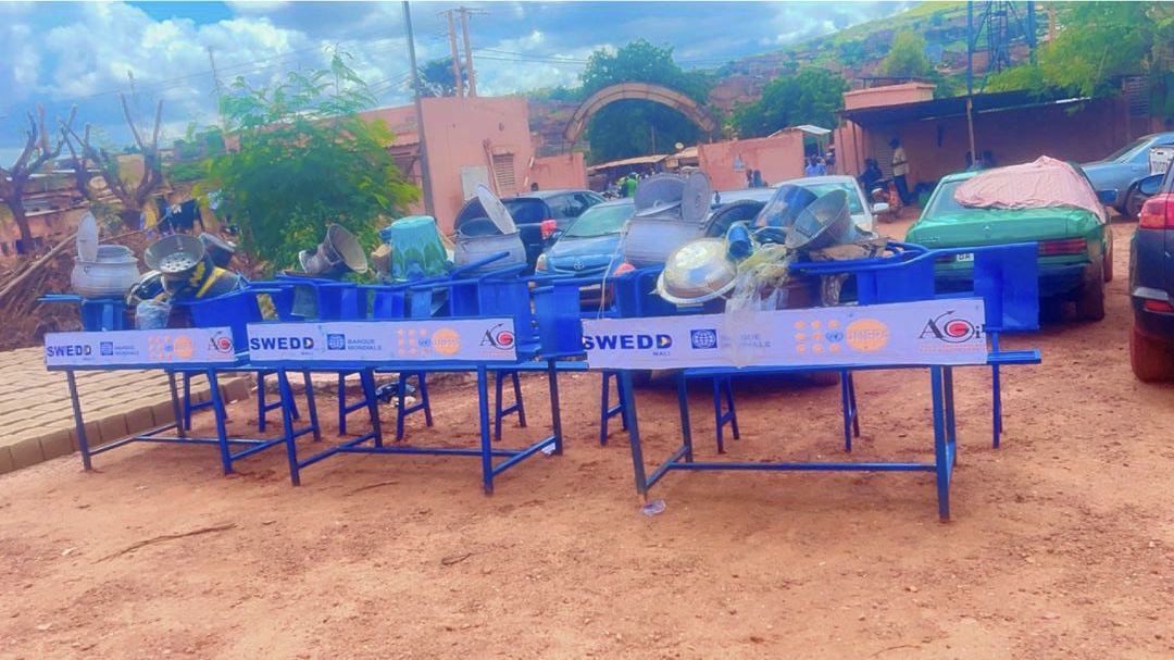 Remise des Kits AGR aux Femmes et Filles de Dialakorodji : Un Pas Vers l’Autonomisation Remise des Kits AGR aux Femmes et Filles de Dialakorodji : Un Pas Vers l’Autonomisation --Dialakorodji