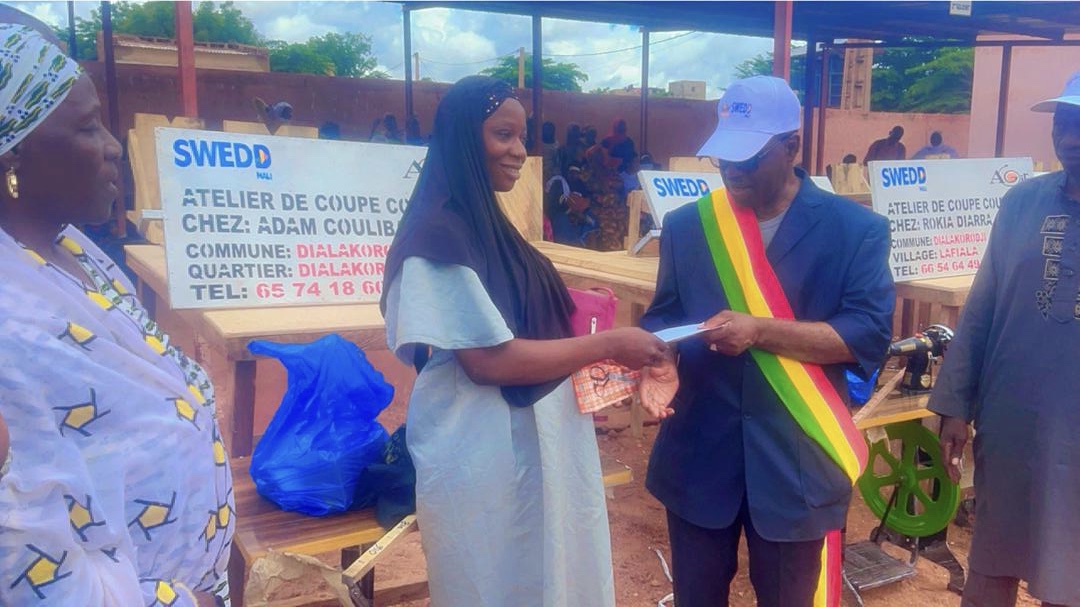 Remise des Kits AGR aux Femmes et Filles de Dialakorodji : Un Pas Vers l’Autonomisation Remise des Kits AGR aux Femmes et Filles de Dialakorodji : Un Pas Vers l’Autonomisation --Dialakorodji